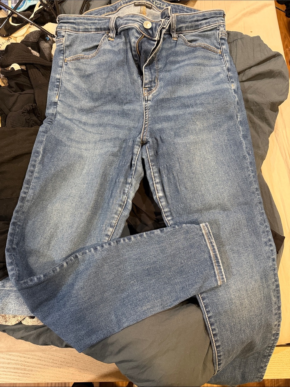 American Eagle Outfitters Women's Skinny Jeans in Mid Blue Wash